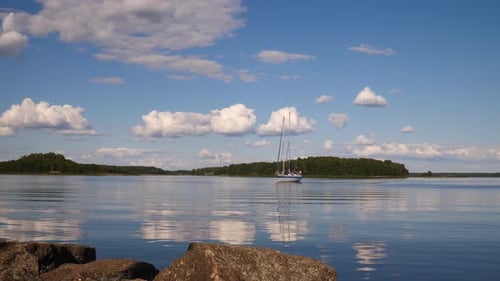 Segelboot In Der Meerenge