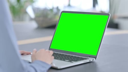 Using Laptop with Green Screen