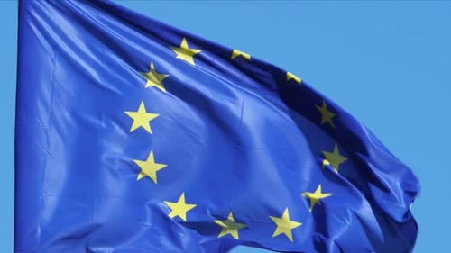 Europäische Flagge weht im Wind