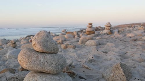 Felsbalancierung am Pebble Beach