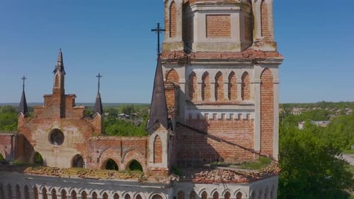 Église Sainte-Marie de style néo-gothique dans le village de Kamenka, région de Saratov, Russie.
Le