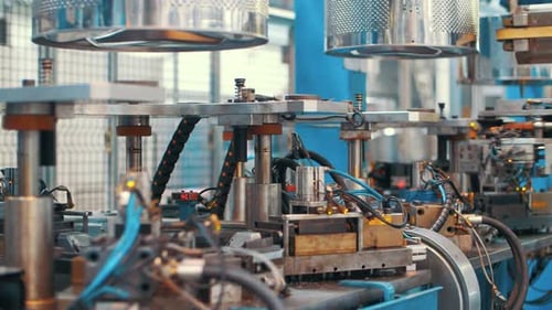 Ligne de production automatique fabriquant des tambours pour machine à laver en usine