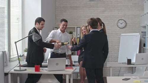 Celebração no escritório