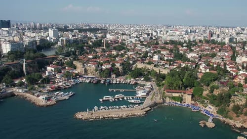 Luftaufnahme des Hafens von Antalya