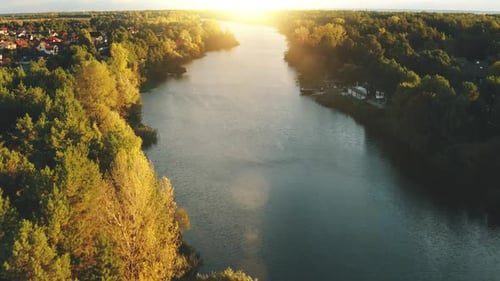 Sonnenaufgang am Fluss