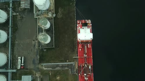 Oil product tanker