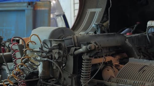 Lkw-Motor öffnen