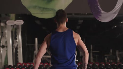 Manntraining mit Gewichten