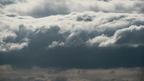 Nuages à mélange variable 8K avant la tempête