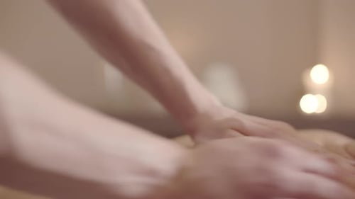 Senioren mit professioneller Massage
