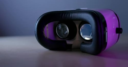 Virtual reality device
