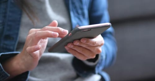 Close up using mobile phone