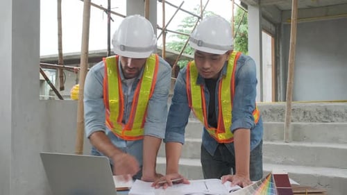 Team onsite of architecture inspector and discuss together