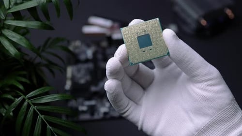Puce
d'ordinateur CPU. Processeur sur prise sur la carte mère. Technologies, électronique nanomètres