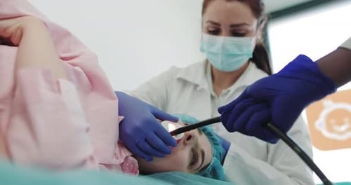 Operação endoscópica no hospital