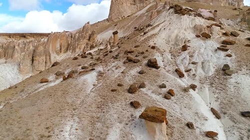 Klippen mit natürlicher Formation.