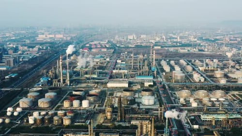 Vue aérienne de la raffinerie de pétrole