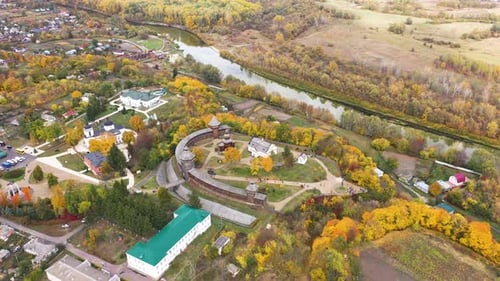 Vue panoramique aérienne de la forteresse en bois d'Ukraine à Baturin à l'automne