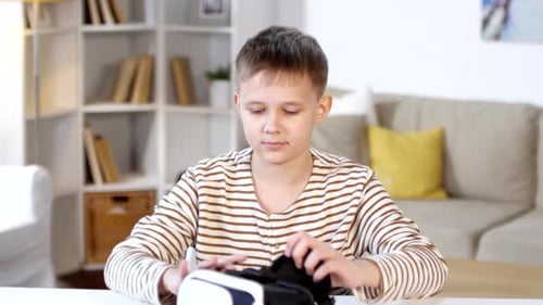 Kid in VR Headset für drinnen