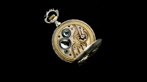 Drehmechanismus der alten Uhr. Nahaufnahme. Zeitraffer. Hinterer Hintergrund