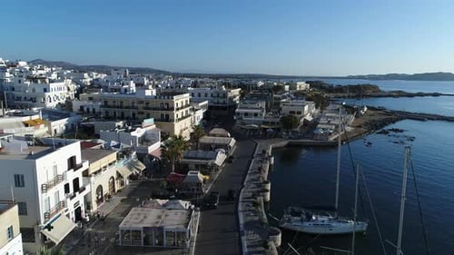 Village de Chora sur l'île de Naxos dans les Cyclades en Grèce vu du ciel