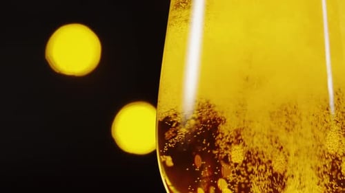 Schaumiges Bier im Glas Nahaufnahme