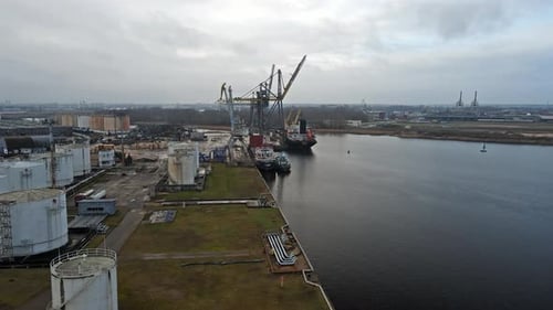Frachthafen, Hafen