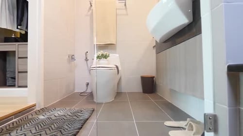 Modern Bathroom Design with Gray Tile and White Fixtures