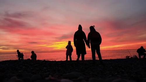 Happy Family Travel on Beach in Holiday Outdoor Activity on Vacations