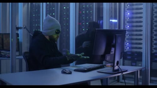 Des pirates informatiques pénètrent dans un centre de données