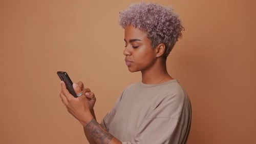 Profile Side View Female Use Phone Search News Feed True Smm Communicate