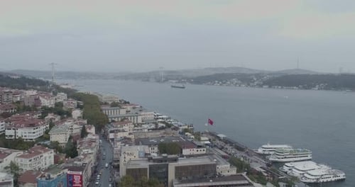 Vue aérienne du pont du Bosphore d'Istanbul et de la mosquée Sinan Pasa