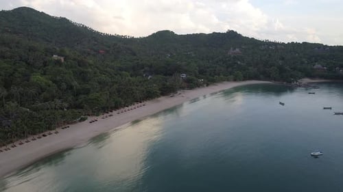 Flug über den Strand von Thailand