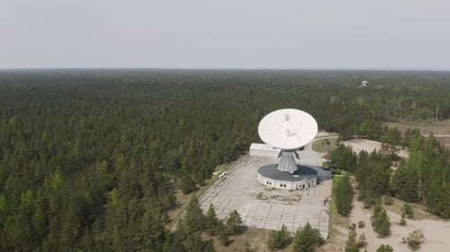 Dôme radio satellite