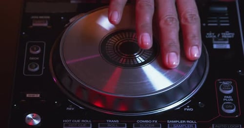 DJ Turntable Jog Wheel Controlled by Hand
