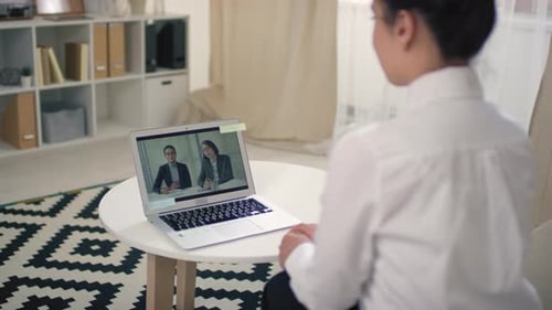Im Online-Vorstellungsgespräch mit Arbeitgebern sprechen