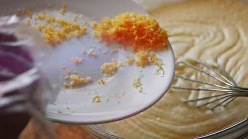 Bake the Dough for the Cake in the Form of Baking