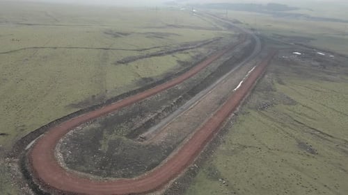 Se déplacer sur les voies ferrées. Vue aérienne de la voie d'arrêt d'urgence du chemin de fer à Trialeti, en Géorgie