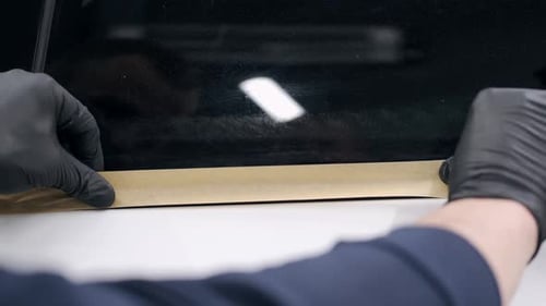Vorbereiten eines Autos vor dem Spritzlackieren