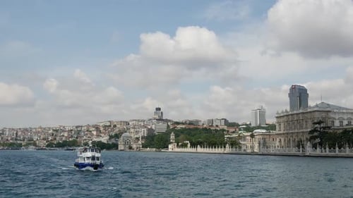 Blick von einer Fähre auf das Goldene Horn