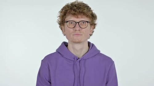 Serious Redhead Young Man Weißer Hintergrund