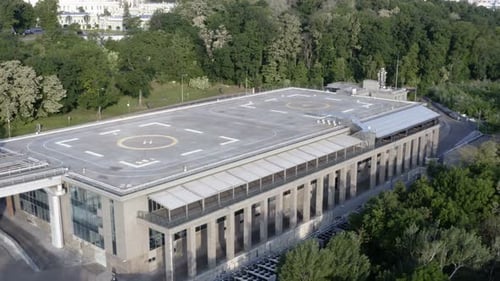 Toit d'un hôpital avec héliports pour hélicoptères