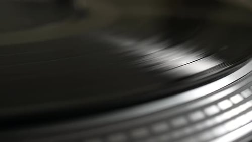 Plattenspieler mit sich drehendem Vinyl 14