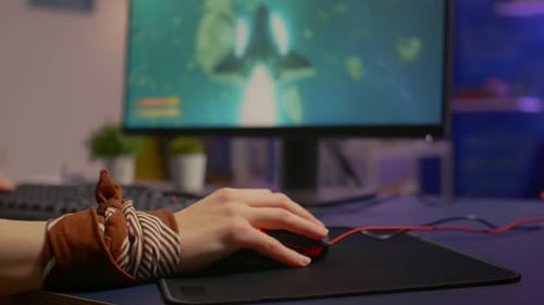 Nahaufnahme einer professionellen Maus im Gaming Home Studio