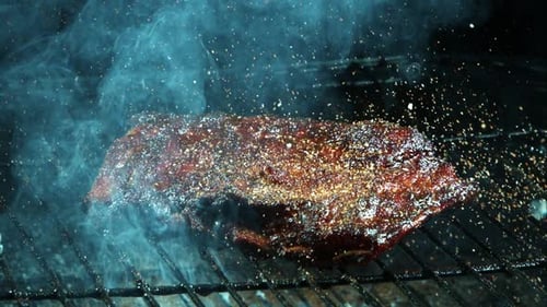 Grillen von BBQ Ribs in Ultrazeitlupe