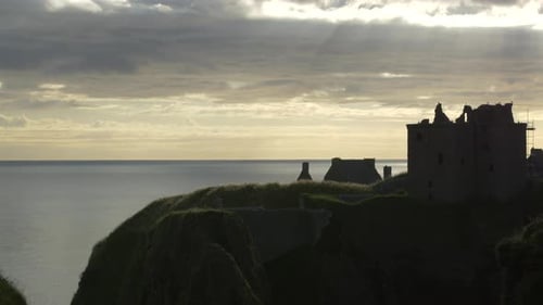 Schwenken Sie nach rechts das Dunnottar Castle
