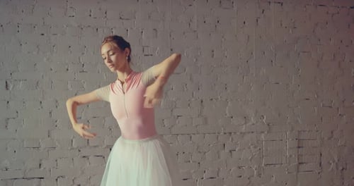 Movimientos suaves con sus manos