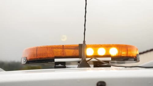 Blinkendes gelbes Notrufsignal.