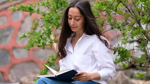 Relax in the Garden Reads Book