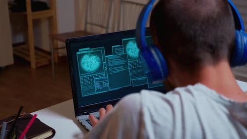 Hacker Man lance une cyberattaque